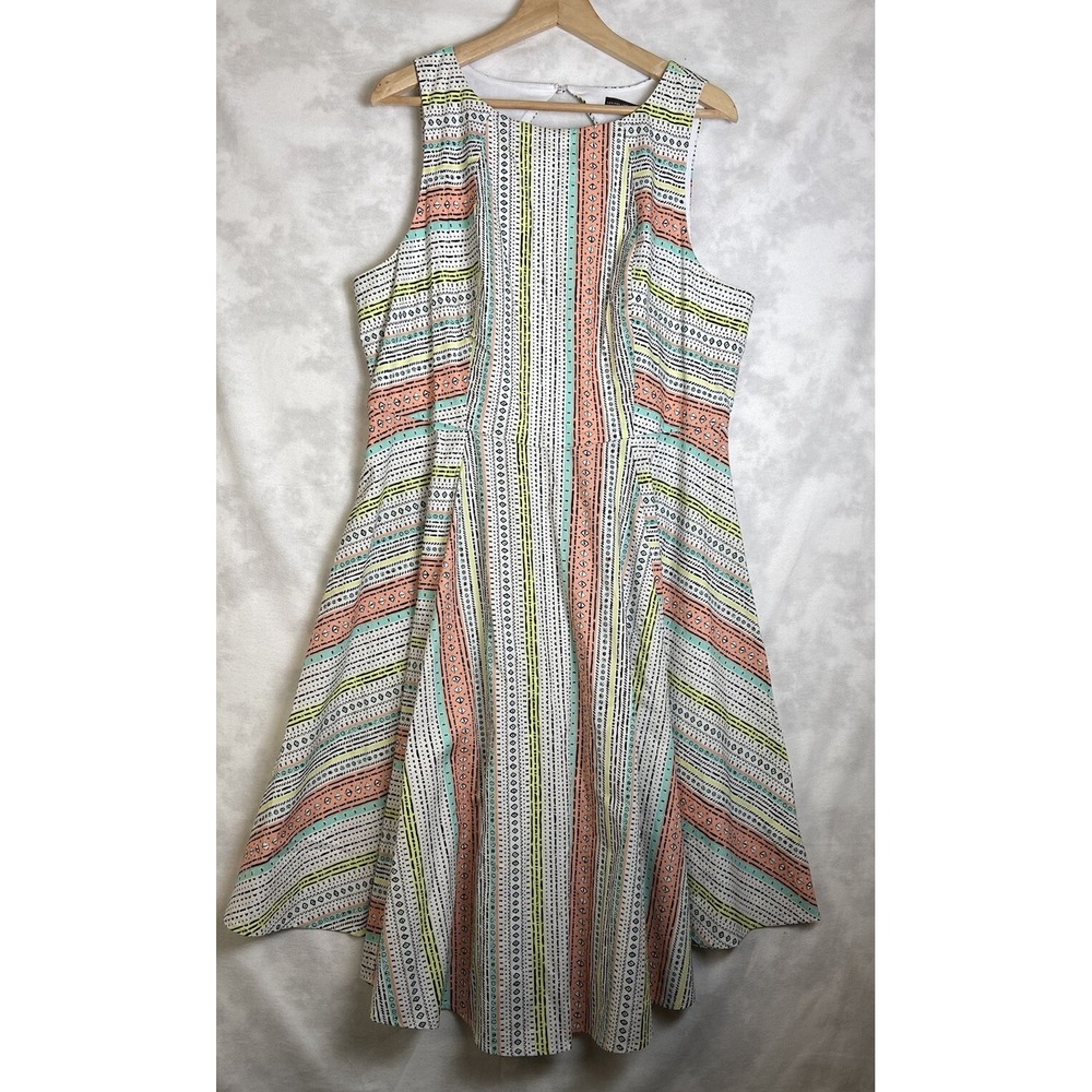 Torrid Insider Collection Womens Size 16 Border Print V Hem Dress Geometric - Picture 3 of 8